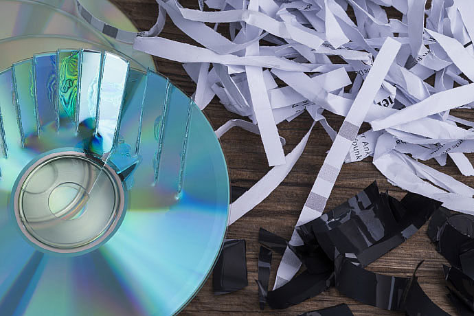 Datenträger: CDs, Festplatten, Aktenschnipsel / Papier, Festplatte